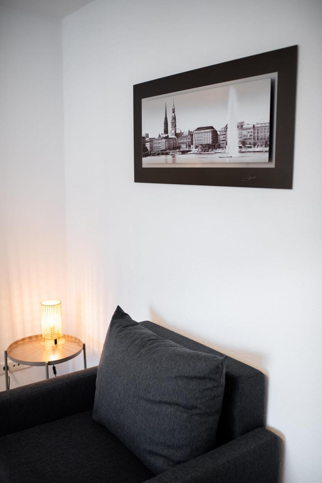 Central Apartment 4 Bedrooms For Up To 12 Guests ฮัมบูร์ก ภายนอก รูปภาพ