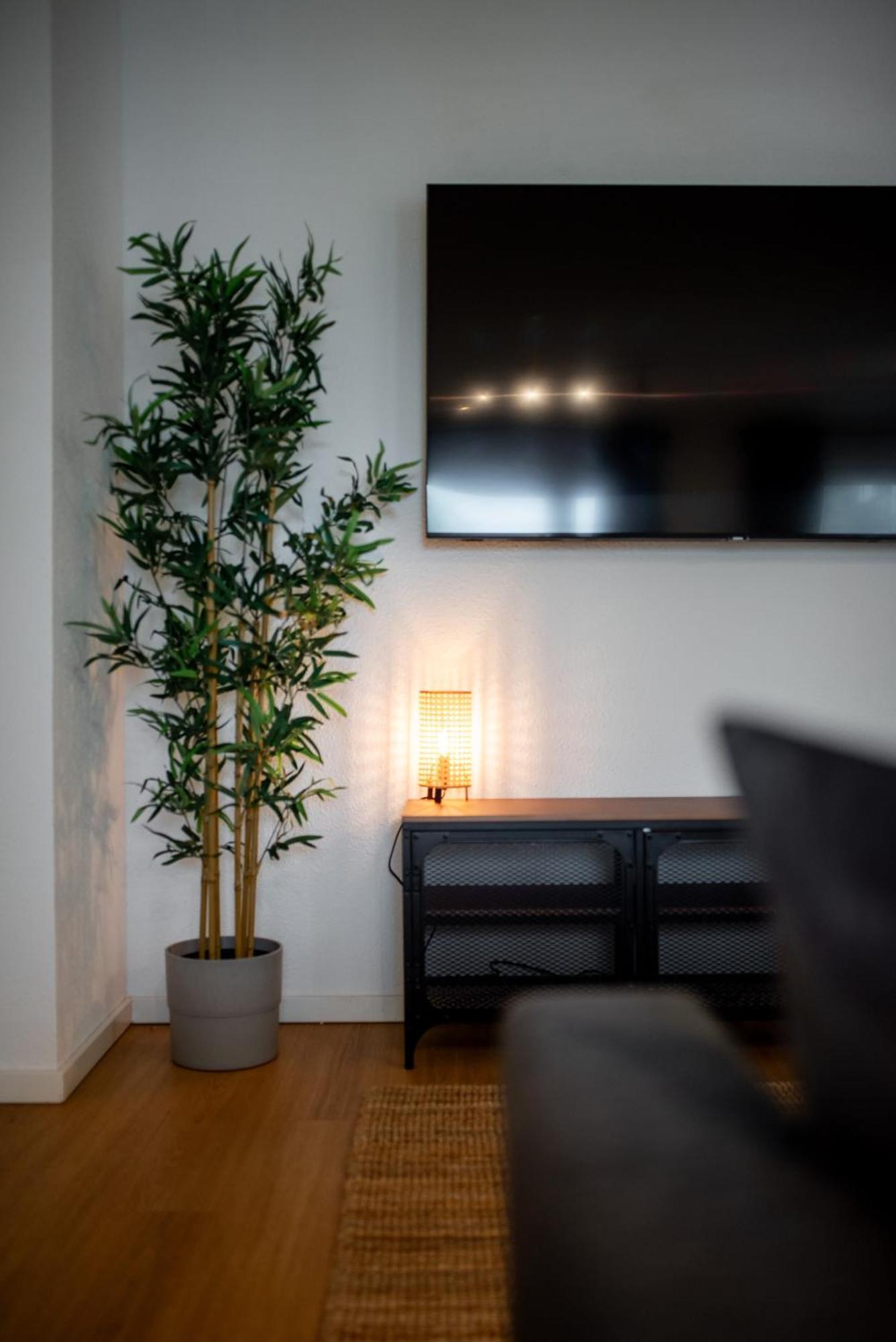 Central Apartment 4 Bedrooms For Up To 12 Guests ฮัมบูร์ก ภายนอก รูปภาพ